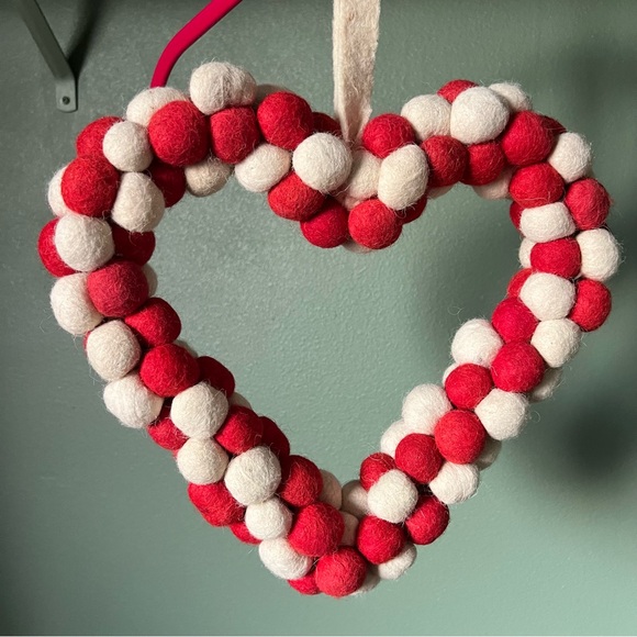 Home Decor Valentine’s Day Red and White FELT Heart Wreath - Picture 3 of 7